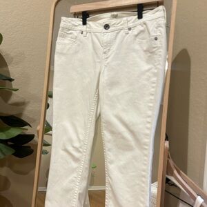 A.n.a Women's White Capri Jeans Petite
